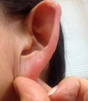 아키코 귀 서 있는 귀의 부인의 특징(셀프 귀 당기기 등)