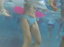 Let's take a close-up photo of a beautiful older sister's dick breaststroke in the pool