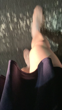 【Leg fetish】I crossed the pedestrian crossing at night with a pounding flare mini. [Mini skirt]