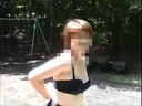 [Personal shooting] Fifty-something mature woman and blue rape in a park under the scorching sun! Exposing your sloppy body and accepting an outdoor into your...