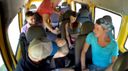 如果你上了這輛公共汽車，女人最後會成為男人的犧牲品（汗水）一個發生在中午的真實故事！ 移動巴士中的捷克人仍在蓬勃發展，嘿♪！ ！！