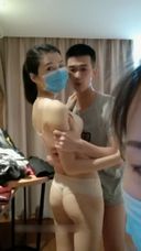 [Smartphone individual shooting] I know that wearing a chin mask means that close contact is NG, www ● Na Even in a disaster, the sexual desire of a very cute amateur woman only rises (laughs)