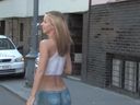 [Exposure Club] 8-headed blonde beauty who enjoys naked exposure with a camisole and hot pants body paint [Video]