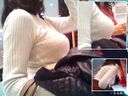 Observe the hidden big breasts of an office lady shopping from the side