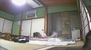 【Personal shooting】Sixty-nine at a hot spring inn! Covert filming of young couple petting!