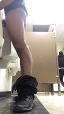 【Gay】Waiting for ass out in the toilet! Raw insertion into a stranger. seeding is commonplace.