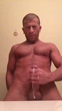 [Gay] A handsome shaved bastard with moderate muscles squeezes a 19 cm big!