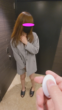 [Abnormal raw saddle] A married woman who is crazy about toilet raw saddle sex after a long time from vibrator preparation and exposure play
