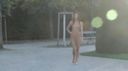 【ガチ全裸野外歩行vol.2：kira】エロに関して変態なのは何も男だけじゃない！そこ証拠がコレ！！たくさんの人がいる公園の中をマ◯コ丸見えの真っ裸で歩くセクシー変態美女www