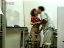 【Real】Students almost catch teachers and students' mothers performing real acts in the classroom