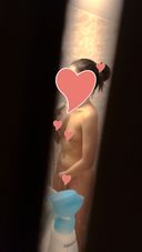 私人住宅浴池特寫照片！ 對不起男朋友^^，我在網上洩露了她的裸體！ 把這麼可愛的孩子留給自己真是太瘋狂了。
