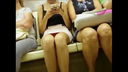 Face-to-face panchira on the train! The overseas knitted ★ blonde beauty was in pink panties!