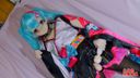 初音未來 Cosplay 男人的女兒用電動振動器噴出和自慰 [轉售]