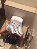 [Complete version] A handsome college student during summer vacation masturbated in the toilet of a pachi shop! !!