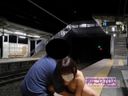 During the self-restraint period, a female college student squirts with her fingers on the station platform naked and inserts live
