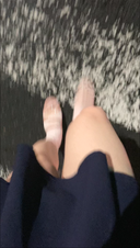【Leg fetish】I crossed the pedestrian crossing at night with a pounding flare mini. [Mini skirt]