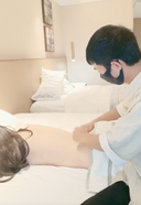 [Personal shooting] Satisfying with fingers in business trip massage, gonzo from the young lady [Uncensored]