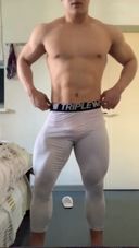 【Amazing muscle person】First experience showing masturbation with a muscular body trained in American football!