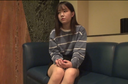 일본 대학 인문과학부에 재학 중인 21세의 미녀 코로나는 아르바이트를 할 수밖에 없었다