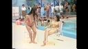 【露出】昔のTV　一般プールで大勢の中マイクロビキニを着て泳ぐ美女