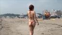 【Exposure】Older sister exposing in the sea or convenience store in a micro bikini