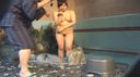【個人拍攝】我給了一個獨自在溫泉裡的女孩！