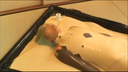 A beautiful woman who cosplayed Ayanami of Ea is restrained with a vacuum bed