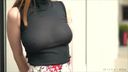 【Overseas exposure】Big breasts glasses walk around the city with sleeveless skimps and out