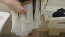 【Individual shooting】Naked in the mouth shooting in a public toilet (petit yen)