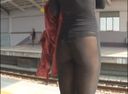 [戶外吉吉曝光] 28 Gachi 吉吉曝光成熟女人 [系列中最強] KURUU 無盡在車站跳舞 看到時笑的神經是亞瓦伊（゚д゚）！