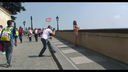 「無」昼間の観光スポットで全裸で歩く女の変態露出動画集♪
