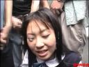 【Outdoor facial】Surround a beautiful woman in uniform on the street and splash semen