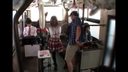 【버스 안에서】감금된 폭유 소녀가 승객에게 잇달아 장난을 받는다
