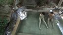 人里離れた山奥にある温泉宿　混浴風呂に仕込んだカメラが捉えたワイセツ映像の数々　混浴温泉１　PART1