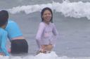 【Hidden shooting】Happening at the beach! Surfer college girl nipples are sheer