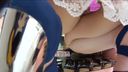 【노팬티 노출】 다케시타 거리의 신발 가게에서 로우 앵글로 촬영하면 눈앞에는 통통한 예쁜 핑크 돌출이 보인다! !