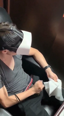 【個人攝影】 超級接近一個用VR手淫感受最色情的帥哥？！ （射精螞蟻）