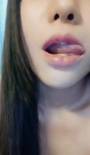 A beautiful goddess similar to "Kao ○ Yu ○" who is too well-formed so that you just want to follow her is exposing her big and letting go of licking and masturbation!