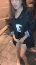 The end of an amateur beauty who loves outdoor play by pulling out her panties while standing on the street at night and exposing her choi, and then giving and vibrator masturbation in the car ...