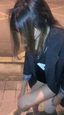 The end of an amateur beauty who loves outdoor play by pulling out her panties while standing on the street at night and exposing her choi, and then giving and vibrator masturbation in the car ...