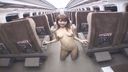 【戶外曝光】子彈頭列車上極其危險的曝光！ 一個在車裡赤身裸體甚至自慰的無盡女孩！ 我肯定被其他乘客監視了！！