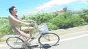 [Outdoor exposure] An exhibitionist girl who wants to have sex on the roadside! Suck and wet and fierce yaba play! !!