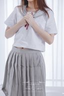 制服姿でハメ撮り！エッチな身体の可愛らしい美少女