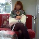 [Train face-to-face flickering rhythm] ☆ Plump thighs through black pantyhose with legs crossed!