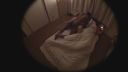 【Leaked video】Sleeping the wife of the homestay next to her husband