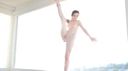 【無修正】超軟体系な美女バレリーナが全裸になって色々な開脚ポーズで美しい姿とアソコを披露してくれる希少価値大なイメージ作品