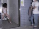 【妻はNTRオナホール】公園の多目的トイレで2人組の若い単独たちさんに露出ハメ撮り3Pで性欲処理便器にされる妻【肉便器】