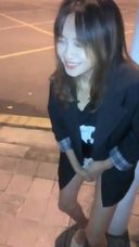 The end of an amateur beauty who loves outdoor play by pulling out her panties while standing on the street at night and exposing her choi, and then giving and vibrator masturbation in the car ...