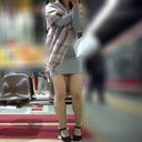 【Secret in the skirt】Sister waiting for the train on the bench! ／vol.2