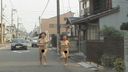 【Outdoor exposure】Exhibitionist gal runs naked in a residential area! Roll it all out! Outdoor exposure play that is too dangerous! !!